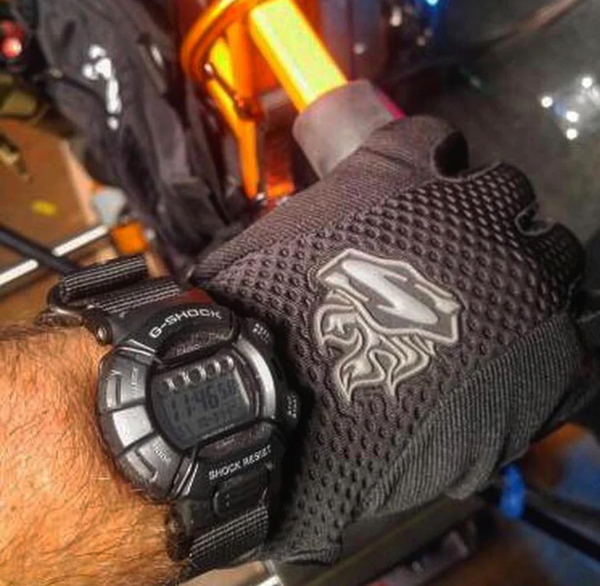 Version 2 Stealth Glove - Black